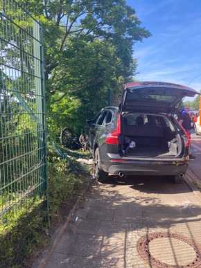 FW-EN: Schwerer Unfall auf der Nierenhofer Straße - Drei Verletzte
