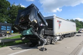 Polizeiinspektion Delmenhorst / Oldenburg - Land / Wesermarsch: POL-DEL: Autobahnpolizei Ahlhorn: Weiterer Auffahrunfall auf der Autobahn 1 im Bereich der Gemeinde Emstek +++ Fünf Personen verletzt +++ Vollsperrung ab Anschlussstelle Cloppenburg