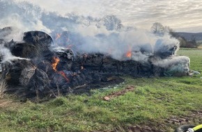 Polizei Eschwege: POL-ESW: Rundballen geraten in Brand; Schaden 10.000 Euro; Brandstiftung nicht ausgeschlossen