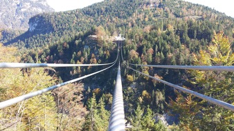 Tourismusverband Naturparkregion Reutte: Großartiger Baufortschritt bei highline179 - vier Tragseile gespannt und Eröffnung in greifbarer Nähe - BILD