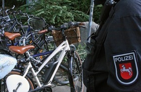 Polizeiinspektion Göttingen: POL-GÖ: (378/2022) Verkehrskontrollen in Stadt und Landkreis Göttingen - Polizei überprüft rund 300 Verkehrsteilnehmerinnen und -Teilnehmer auf Fahrrädern, Pedelecs und E-Scootern: 296 Verstöße registriert