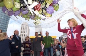 Deutsches Kinderhilfswerk e.V.: Bundeszentrales Weltkindertagsfest in Berlin eröffnet (BILD)