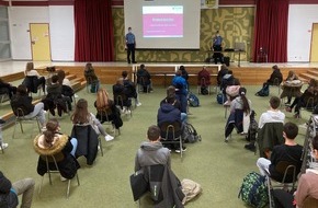 Polizeidirektion Montabaur: POL-PDMT: Suchtpräventionstag an der Realschule+ Katzenelnbogen / Polizei Diez informiert Schüler über Gefahren