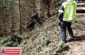 Feuerwehr Plettenberg: FW-PL: OT- Ohle. Verdächtige Rauchentwicklung entpuppte sich als umgestürzter Forstschlepper.