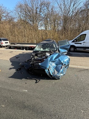 FW Ratingen: Schwere Verkehrsunfall auf der BAB 3