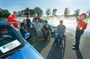 BG BAU Berufsgenossenschaft der Bauwirtschaft: Fahrsicherheitstraining für Rollstuhlfahrer / Mobil? Aber klar! (mit Bild)