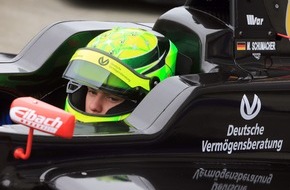 DVAG Deutsche Vermögensberatung AG: Langjährige Verbundenheit zu Familie Schumacher:
Deutsche Vermögensberatung (DVAG) begleitet Mick Schumacher bei seiner Rennpremiere in der Formel 4