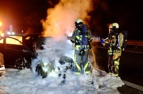 Freiwillige Feuerwehr Hünxe: FW Hünxe: Pkw in Vollbrand