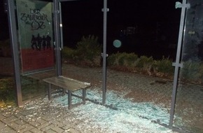 Polizei Minden-Lübbecke: POL-MI: Scheiben an Buswartehäuschen am "Kaiserhof" eingeschlagen