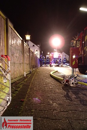 FW-PL: OT-Böddinghausen. Brand in der Küche eines Restaurants. Feuer breitete sich auf Absauganlage aus.
