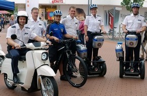 Polizeipräsidium Mittelhessen - Pressestelle Gießen: POL-GI: Polizeipräsidium Mittelhessen startet Präsenzsoffensive
Fußstreifen, Fahrradstreifen und Streifen mit Elektrofahrzeugen