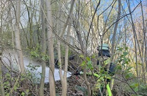 Feuerwehr Herdecke: FW-EN: Vier Einsätze für die Feuerwehr am Wochenende - Brandausbreitung auf Einfamilienhaus an der Friedhofstraße verhindert - Brand im Hang am Beethovenweg