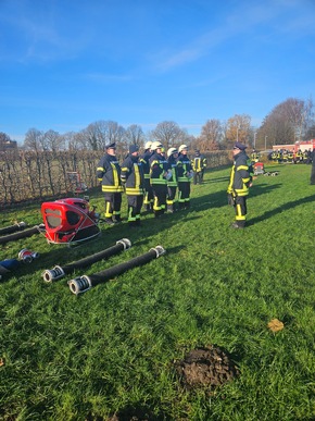 FFW Fredenbeck: Erster Kompetenznachweis der neuen modularen Grundausbildung / Ehrenamtliche Einsatzkräfte erreichen Qualifikation &quot;Einsatztauglichkeit&quot;