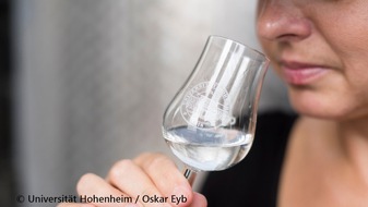 Universit&auml;t Hohenheim: &bdquo;Bester Obstbrand 2025&ldquo;: Hohenheimer Kirschwasser punktet bei DLG-Pr&auml;mierung