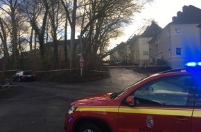 Feuerwehr Mülheim an der Ruhr: FW-MH: Mehrere Buchen in Mülheim-Heissen auf Wohnhaus gestürzt. Sturmtief Zeynep beschäftigt die Feuerwehr.