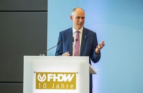DVAG Deutsche Vermögensberatung AG: 10 Jahre erfolgreiche Kooperation: DVAG und FHDW feiern großes Jubiläum im ZVB Marburg / Ein Jahrzehnt duales Studium: ein Erfolgsmodell mit Zukunft