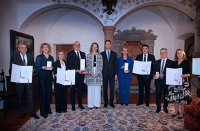 F&uuml;rstentum Liechtenstein: Medienmitteilung aus dem F&uuml;rstenhaus - Ordensverleihung auf Schloss Vaduz