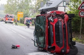Freiwillige Feuerwehr Menden: FW Menden: Schwerer Verkehrsunfall mit 5 Verletzten