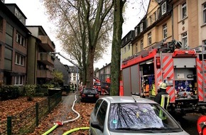 Feuerwehr Essen: FW-E: Zimmerbrand in Mehrfamilienhaus, Brandwohnung unbewohnbar, niemand verletzt