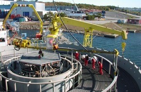ABB AG: Verladen von Hochspannungsgleichstrom-Übertragungskabeln von ABB auf das Verlegeschiff in Karlskrona (mit Bild)
