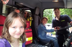 Freiwillige Feuerwehr Bedburg-Hau: FW-KLE: Feuerwehr klärt Kinder über die Gefahren von Feuer auf /Freiwillige Feuerwehr Bedburg-Hau lädt Vorschulkinder zur Brandschutzerziehung ein und gibt Einblicke in die Feuerwehr-Arbeit