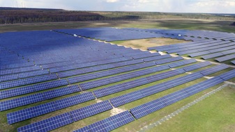 Trianel GmbH: Stadtwerke realisieren erfolgreich Trianel Solarpark Schipkau / Erstes PV-Ausschreibungsprojekt in Betrieb genommen