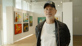 Nie dagewesene Einblicke in Arbeit und Privatleben des deutschen Hollywood-Regisseurs Roland Emmerich ab 5. November 2025 in der ARD Mediathek