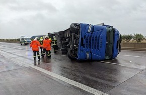 Autobahnpolizeiinspektion: API-TH: Umgestürzter Sattelzug blockiert A 4 bei Eisenach in Ri. Frnakfurt a.M.