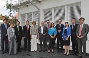 Stiftung RUFZEICHEN GESUNDHEIT!: Hochbetagt, dennoch gesund und fit - Stiftung RUFZEICHEN GESUNDHEIT! verleiht ihren Gesundheitspreis 2012 an das Projekt "Fit für 100" (BILD)