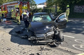 Feuerwehr Ratingen: FW Ratingen: Schwerer Verkehrsunfall, 2 Personen verletzt