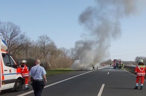 Polizei Minden-Lübbecke: POL-MI: Ford geht auf der B 65 in Flammen auf