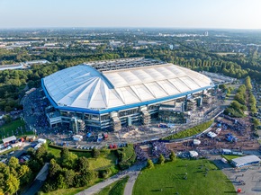 Vor 20 Jahren wurden Namensrechte übernommen / Schriftzug der Veltins-Arena strahlt weithin ins Revier und steht für Schalker Gastlichkeit