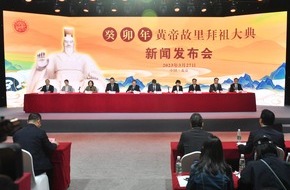 Memorial Ceremony to Ancestor Huang Di in His Native Place: Das Organisationskomitee der Zeremonie zur Ahnenverehrung in Huangdis Heimatstadt hielt seine Pressekonferenz in Peking ab