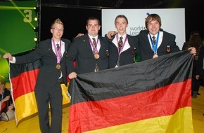 ZDB Zentralverband Dt. Baugewerbe: Baugewerbe: Dreimal  Gold und ein Mal Bronze - Nationalteam des Deutschen Baugewerbes überaus erfolgreich in Leipzig (BILD)