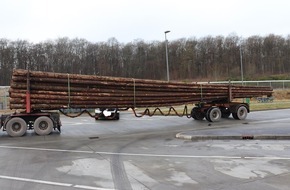 Polizeipräsidium Trier: POL-PPTR: Kein Rückgang bei Überladungen - Holztransport 15 Tonnen zu schwer und Sattelzug zudem zu lang