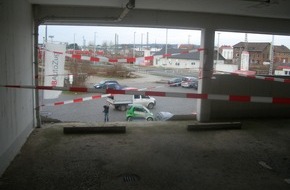 Polizeiinspektion Hildesheim: POL-HI: Ein ungewöhnlicher Autounfall