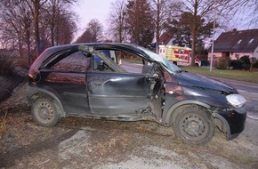 Kreispolizeibehörde Herford: POL-HF: Autofahrer prallt gegen Baum- Überfrierende Nässe als Ursache