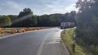 Polizeipräsidium Mittelhessen - Pressestelle Gießen: POL-GI: LKW verliert Ladung - Verkehrsbehinderung am Gießener Nordkreuz + Geldkassette aus Bauernladen in Hungen gestohlen + u.a.