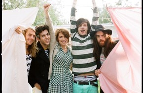 Warner Music Group Germany: Titel "Tongue Tied" der Gruppe Grouplove ist der Star im neuen iPod-Spot (mit Bild)