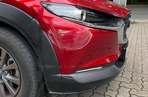 Polizei Minden-Lübbecke: POL-MI: Mazda bei Unfallflucht auf Parkplatz beschädigt