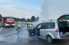 Feuerwehr Moers: FW Moers: PKW brannte auf Kreuzung in Moers-Repelen / Fahrer trennte Anhänger vom Fahrzeug