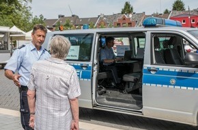 Polizei Aachen: POL-AC: Nach Umzug ins neue Präsidium: Bezirksdienst der Polizei mit "mobiler Wache" auch weiterhin im Zentrum Brands präsent