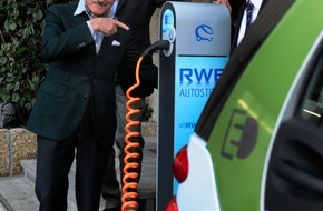 innogy eMobility Solutions: Erste intelligente RWE-Stromladesäule in der Schweiz in Betrieb genommen / - RWE setzt Internationalisierung der Elektromobilität fort / - Networking Elektromobilität am Standort der Rinspeed AG