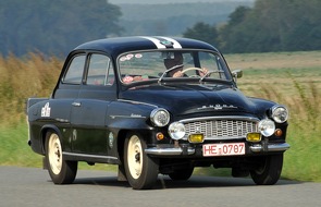 Škoda startet mit fünf historischen Modellen und prominenten Fahrern bei der Hamburg-Berlin-Klassik