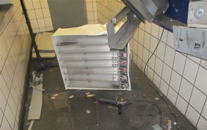 Polizei Hagen: POL-HA: Kaffee- und Zigarettenautomaten in Firma aufgebrochen