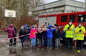 Polizei Rhein-Erft-Kreis: POL-REK: 220201-2: Verkehrssicherheitsberater trainieren mit Brühler Grundschülern