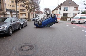 Polizeidirektion Landau: POL-PDLD: 19.12.2018, 13.20 Uhr
PKW landet auf Dach