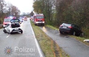 Polizeipräsidium Westpfalz: POL-PPWP: Überholmanöver in Kurve führt zu Unfall