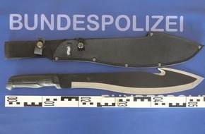 Bundespolizeidirektion Sankt Augustin: BPOL NRW: Bundespolizei stellt 50cm lange Machete sicher