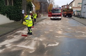 Feuerwehr Schermbeck: FW-Schermbeck: Sperrung der Kirchstraße durch Ölspur